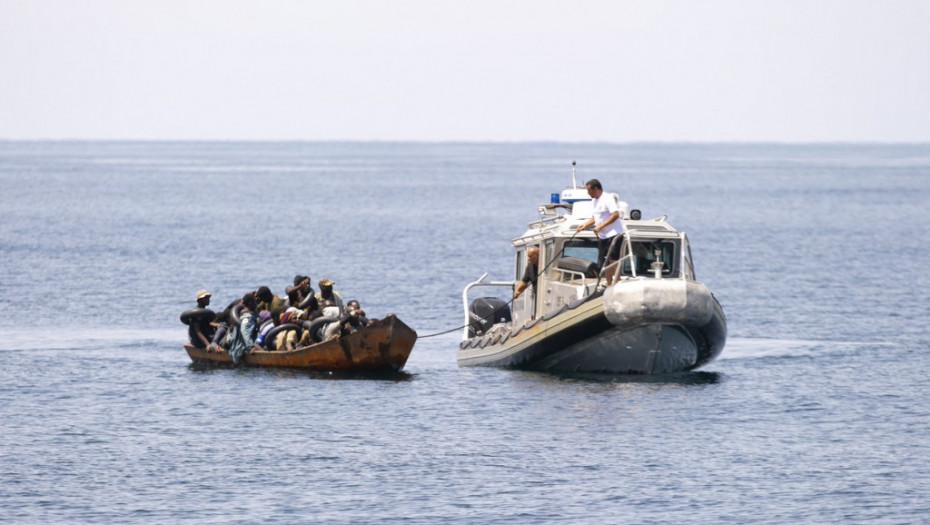 Najmanje dvoje migranata među kojima i osmomesečna beba poginulo kada se prevrnuo čamac u Tunisu