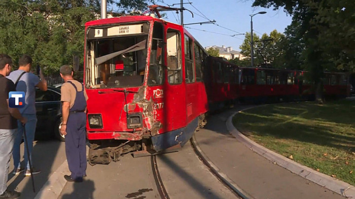 Sudar tramvaja i autobusa na Trošarini, desetoro povređenih, dve osobe teže