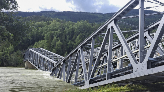 Nove posledice obilnih padavina na severu: Železnički most u Norveškoj se srušio u reku