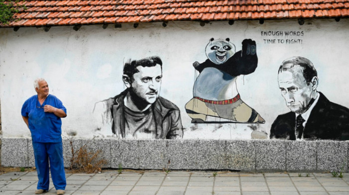Bugarsko selo postalo centar ulične umetnosti: U Starom Železaru na muralima prostor dele izmišljeni i stvarni moćnici