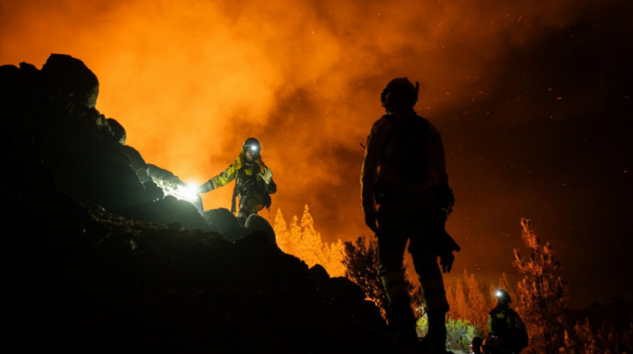 Besni šumski požar na Tenerifima, evakuisano pet sela
