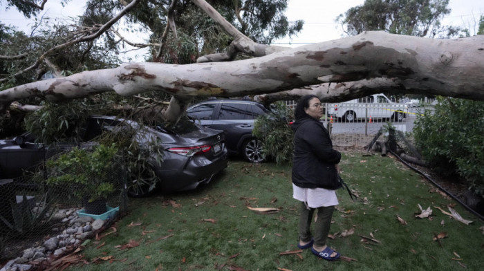 Tropska oluja Hilari lomi drveće u južnoj Kaliforniji, putevi poplavljeni