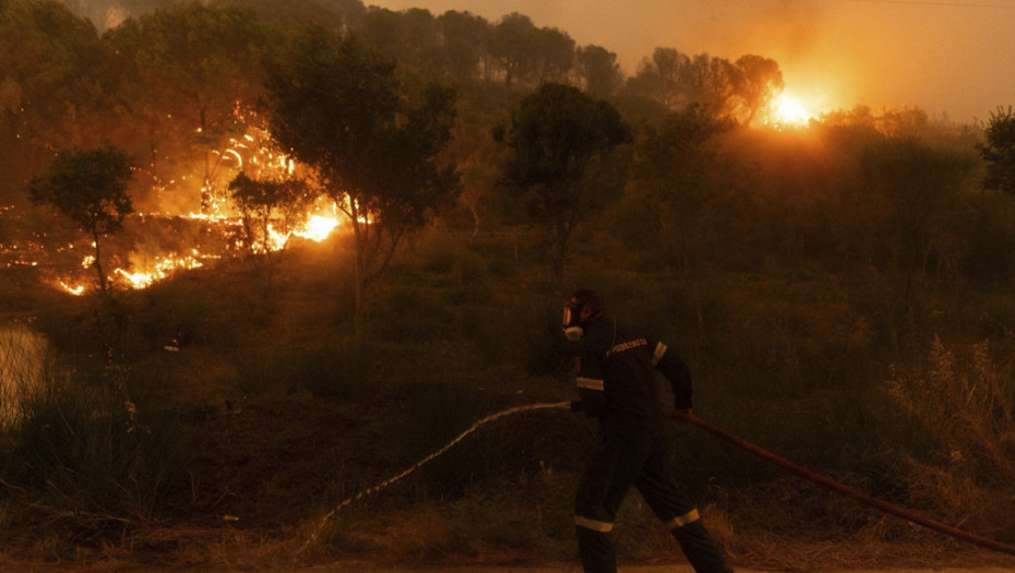 Požari u Grčkoj i dalje besne: Stradalo 20 ljudi, vatrogasci se širom zemlje bore sa stihijom