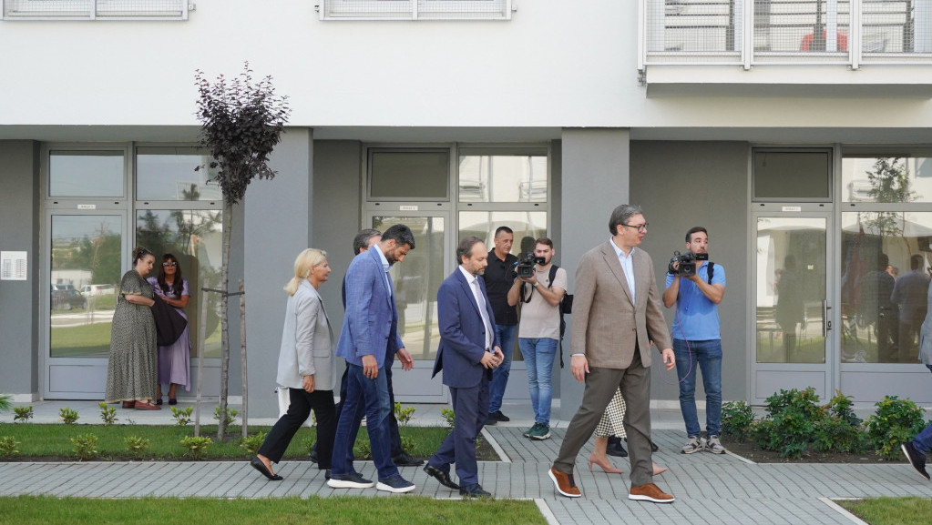 Uručeni ključevi za izbegle iz BiH i Hrvatske, stanove dobilo 250 porodica