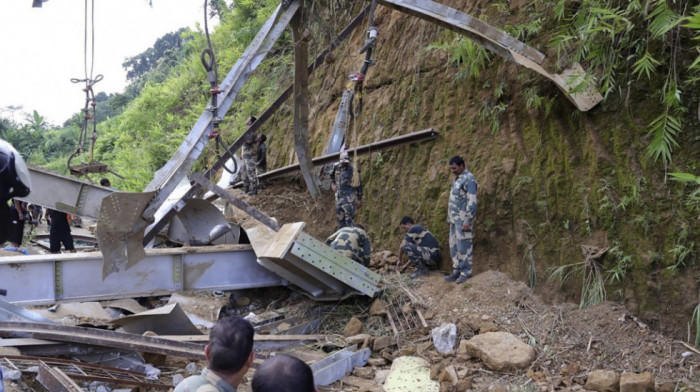 Železnički most u izgradnji srušio se u gradu Sairang u Indiji, poginulo najmanje 26 radnika