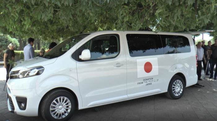 Vlada Japana uručila specijalno vozilo za prevoz osoba sa invaliditetom Nišu