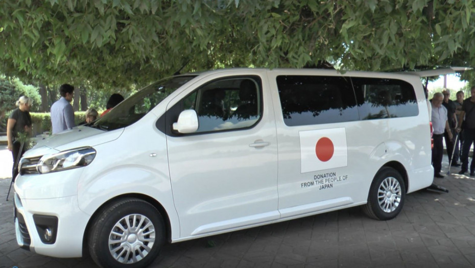Vlada Japana uručila specijalno vozilo za prevoz osoba sa invaliditetom Nišu