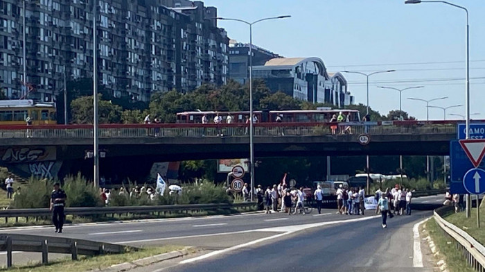 Aktivisti odblokirali auto-put kod Sava centra, uspostavljen saobraćaj
