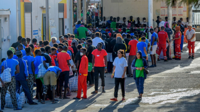 Ostrvo Lampeduza pod velikim pritiskom mingranata: Višestruko nadmašeni prihvatni kapaciteti