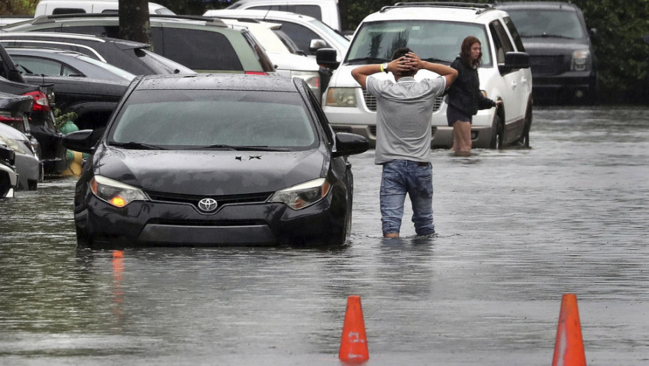 Vanredna situacija proglašena za veći deo Floride zbog tropske oluje