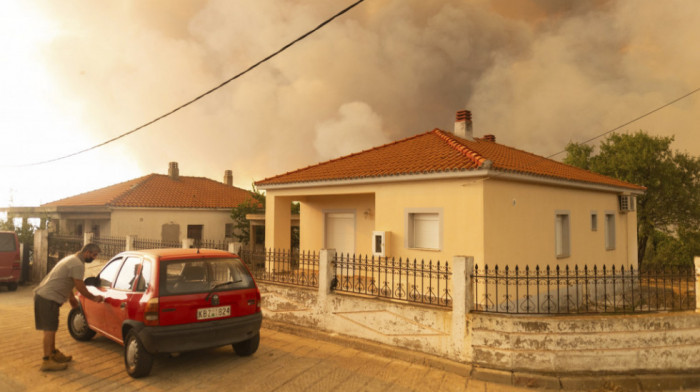 Grčki vatrogasci se bore novim žarištima požara u Evrosu i Rodopima