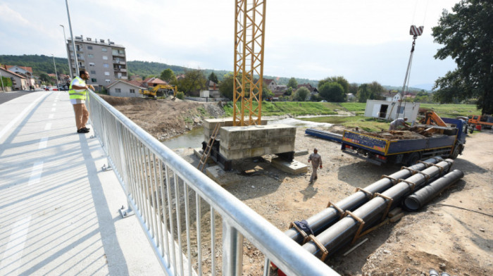 Vučić obišao rekonstruisani most preko reke Mlave u Petrovcu