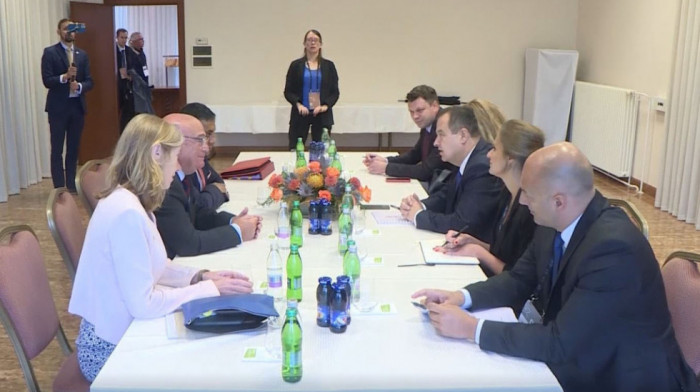 Sastanak Dačića i Stjuarta Piča na Bledu, glavna tema situacija na Kosovu