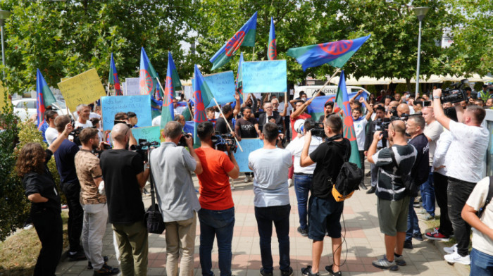Protest Roma u Gračanici: Traže kažnjavanje četvorice kosovskih policajaca koji su pretukli Burhana Ibrahimovića