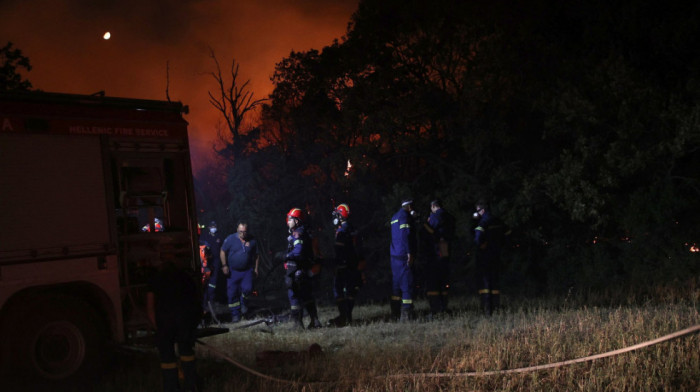 Dva vatrena fronta besne u Evrosu, evakuisana dva sela