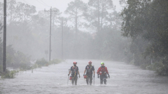 Razorne posledice uragana Idalia na Floridi: Dvoje poginulih, stotine hiljada ljudi bez struje, ulice pretvorene u reke