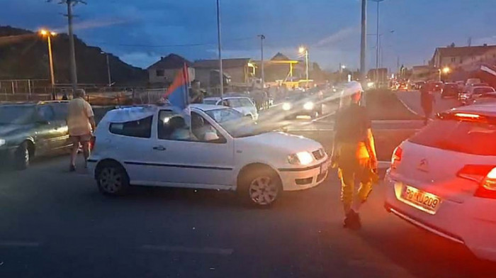 Protestne auto-kolone u Crnoj Gori, blokiran saobraćaj u više gradova: Nezadovoljstvo zbog najavljenog formiranje vlade