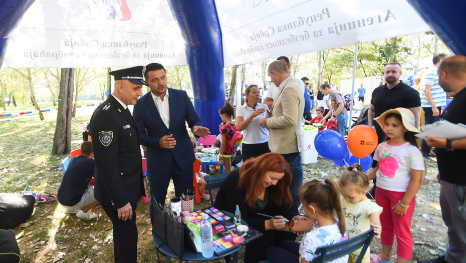 "Bezbednost dece i učenika prioritet MUP-a": Druženje dece i policije na Adi Ciganliji