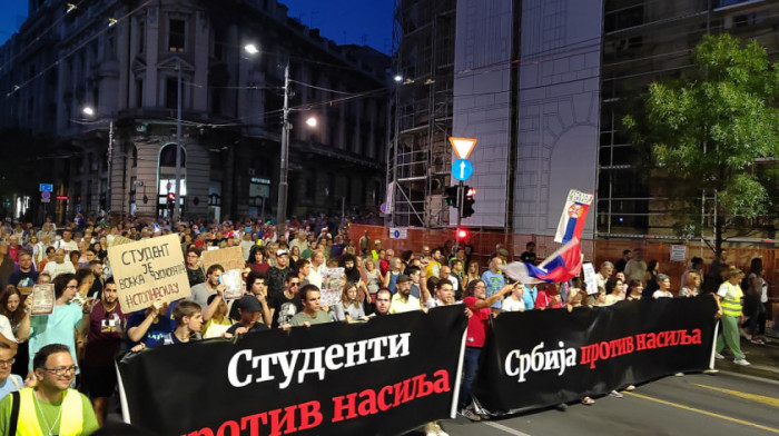 Novi protest opozicije "Srbija protiv nasilja" u Beogradu: Demonstranti šetali do zgrade Ministarstva prosvete i pravde
