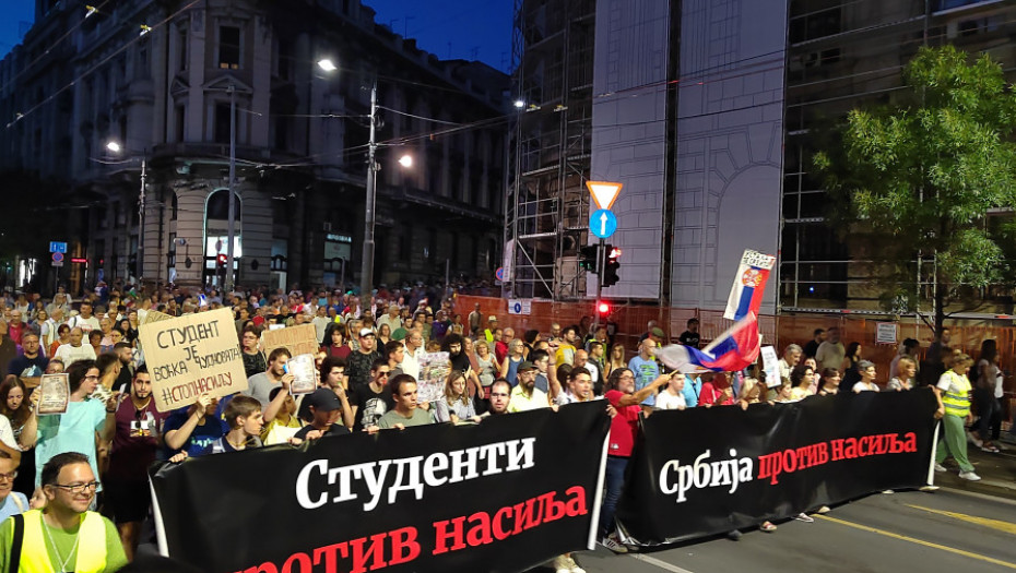 Novi protest opozicije "Srbija protiv nasilja" u Beogradu: Demonstranti šetali do zgrade Ministarstva prosvete i pravde