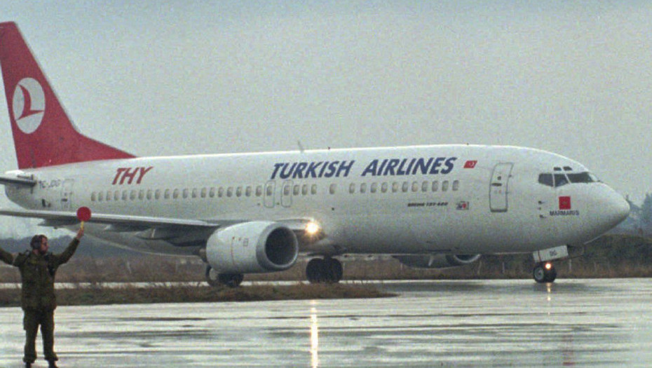 Avion na letu Istanbul-Cirih iz medicinskih razloga prinudno sleteo u Beograd
