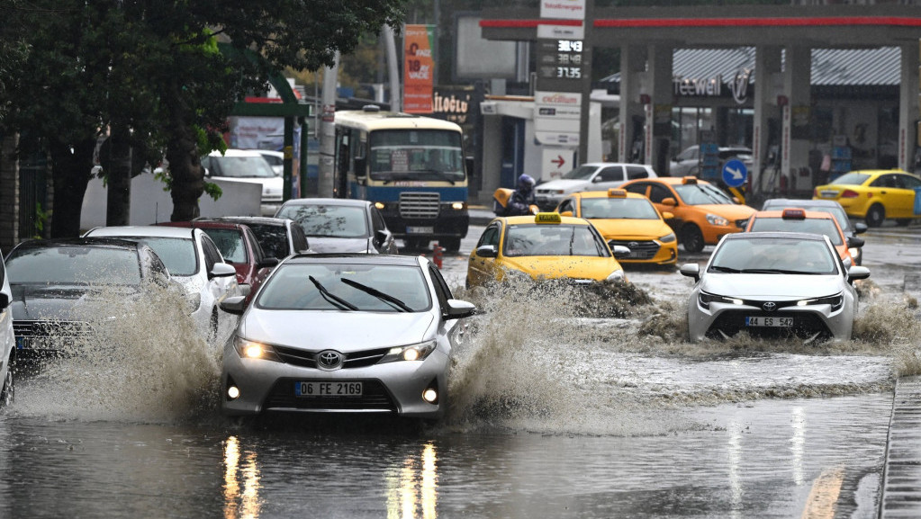 Nevreme u Ankari: Delovi ulica pod vodom, problemi u saobraćaju