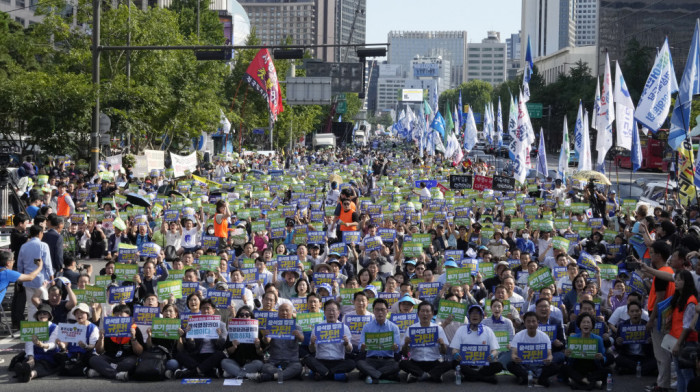 Protest u Seulu zbog ispuštanja prerađene kontaminirane vode iz Fukušime u okean