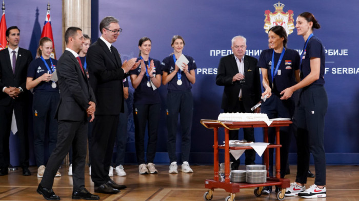 Vučić ugostio odbojkašice Srbije, vicešampionke Evrope