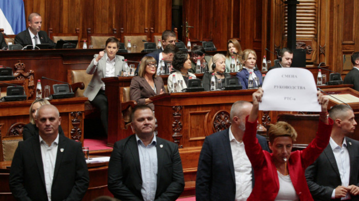 Burna sednica Skupštine Srbije: Opozicija zahtevala izbore, Orlić obećao da će odgovor dobiti u najkraćem roku
