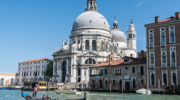 Venecija u strahu od turista: Ograničen broj posetilaca da bi se zaštitio grad