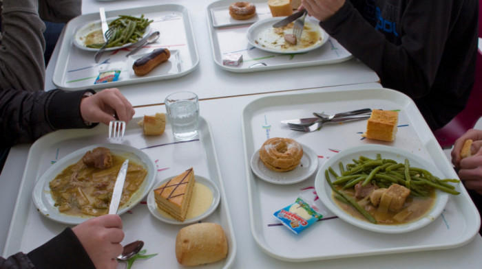 Školski obroci u Evropi: Koje zemlje obezbeđuju besplatnu hranu za učenike i kakva je situacija u Srbiji?
