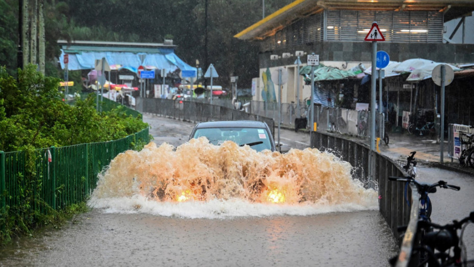 Najveće padavine u Hongkongu u poslednjih 140 godina: Pod vodom ulice, trgovački centri i stanice podzemne železnice