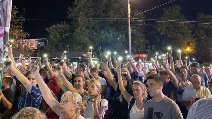 Održan novi protest opozicije "Srbija protiv nasilja" u Beogradu: Demonstranti šetali od Vlade do zgrade televizije Pink