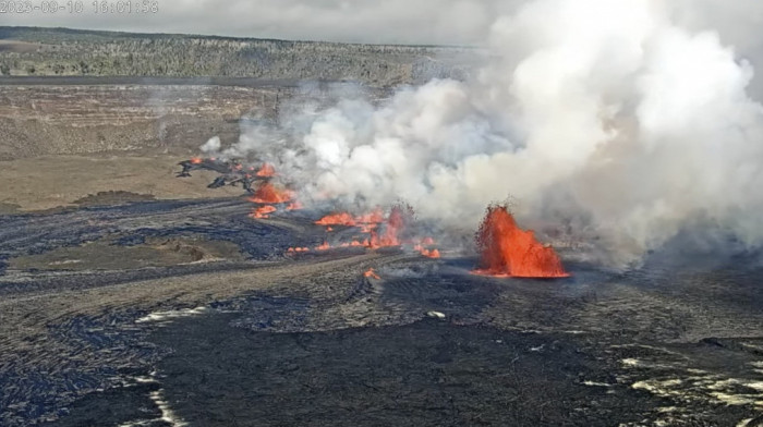 Vulkan Kilauea na Havajima počeo da izbacuje užarenu lavu posle dva meseca pauze