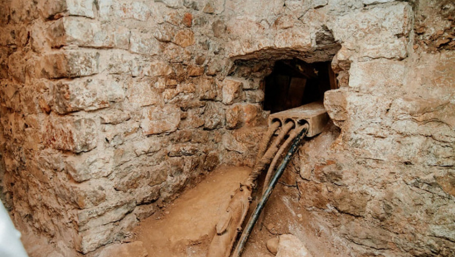 Identifikovani neki od osumnjičenih za kopanje tunela u Podgorici, nađene rukavice i zaplenjen kombi