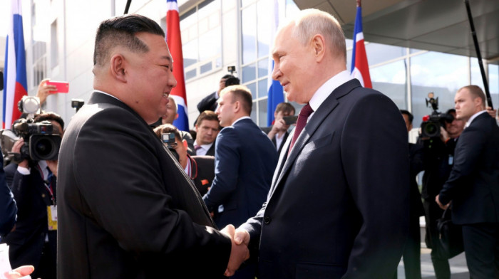 Kim predsedavao sednicom Politbiroa, analizirao sastanak sa Putinom