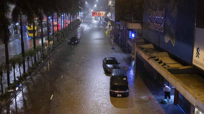 Hongkong zatvara škole, crveni alarm zbog obilnih padavina