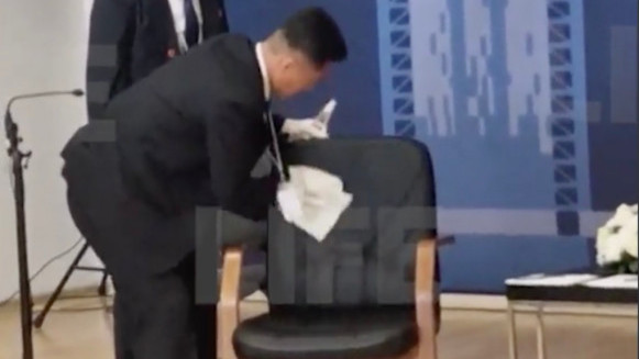 Stolica Kima Džonga Una čišćena nekoliko minuta uoči sastanka sa Putinom