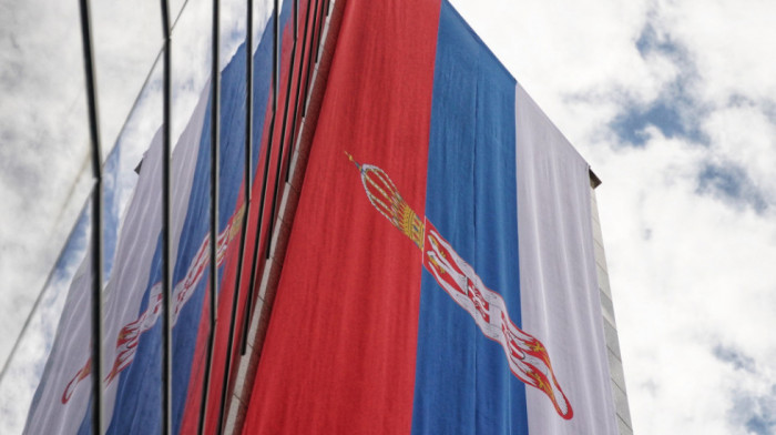 Srbija i RS obeležavaju Dan srpskog jedinstva, slobode i nacionalne zastave: Predsednik Vučić građanima čestitao praznik