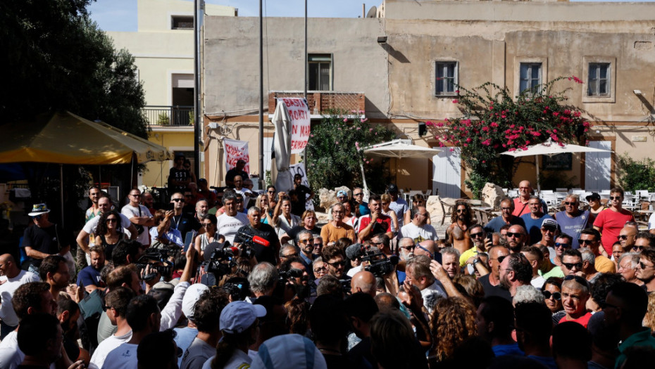 Protest meštana Lampeduze zbog plana izgradnje šatorskog naselja za migrante