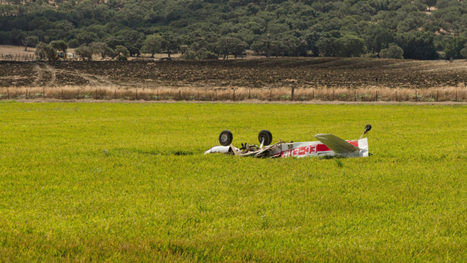 Kod Vinkovaca pao mali avion: Povređena jedna osoba, zbrinuta u bolnici