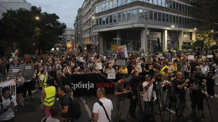 20. protest "Srbija protiv nasilja": Večernja šetnja "medijskom trasom"