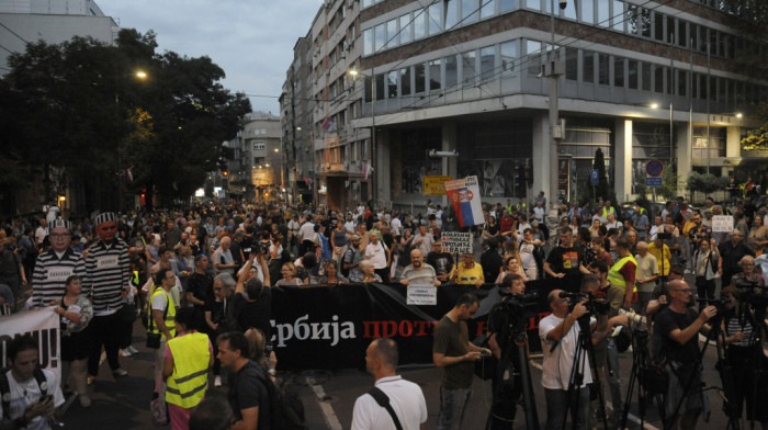 20. protest "Srbija protiv nasilja": Večernja šetnja "medijskom trasom"