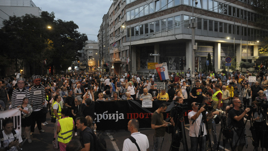 20. protest "Srbija protiv nasilja": Večernja šetnja "medijskom trasom"