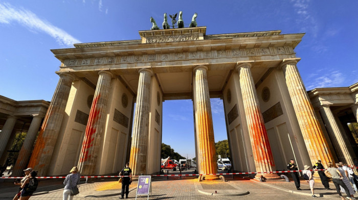 Ekološki demonstranti u Berlinu poprskali farbom Brandenburšku kapiju