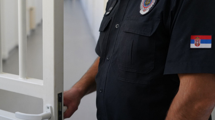 U Srbiji saslušan državljanin SAD zbog neovlašćenog nošenja pištolja i držanja municije, branio se ćutanjem