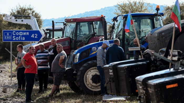 Protest bugarskih poljoprivrednika zbog nastavka uvoza žitarica iz Ukrajine; premijer: "Nema pregovora s tetoristima"