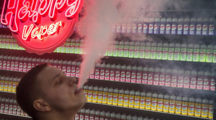 "Stvorene su nove generacije nikotinskih zavisnika": Australija od januara zabranjuje uvoz vejpa