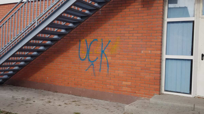 Grafiti koji veličaju OVK osvanuli na OŠ ''Sveti Sava'' u Klokotu, Kancelarija za KiM: Ozbiljna pretnja