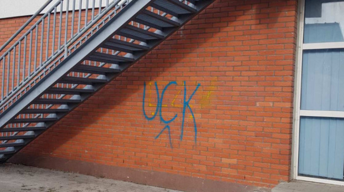 Grafiti koji veličaju OVK osvanuli na OŠ ''Sveti Sava'' u Klokotu, Kancelarija za KiM: Ozbiljna pretnja